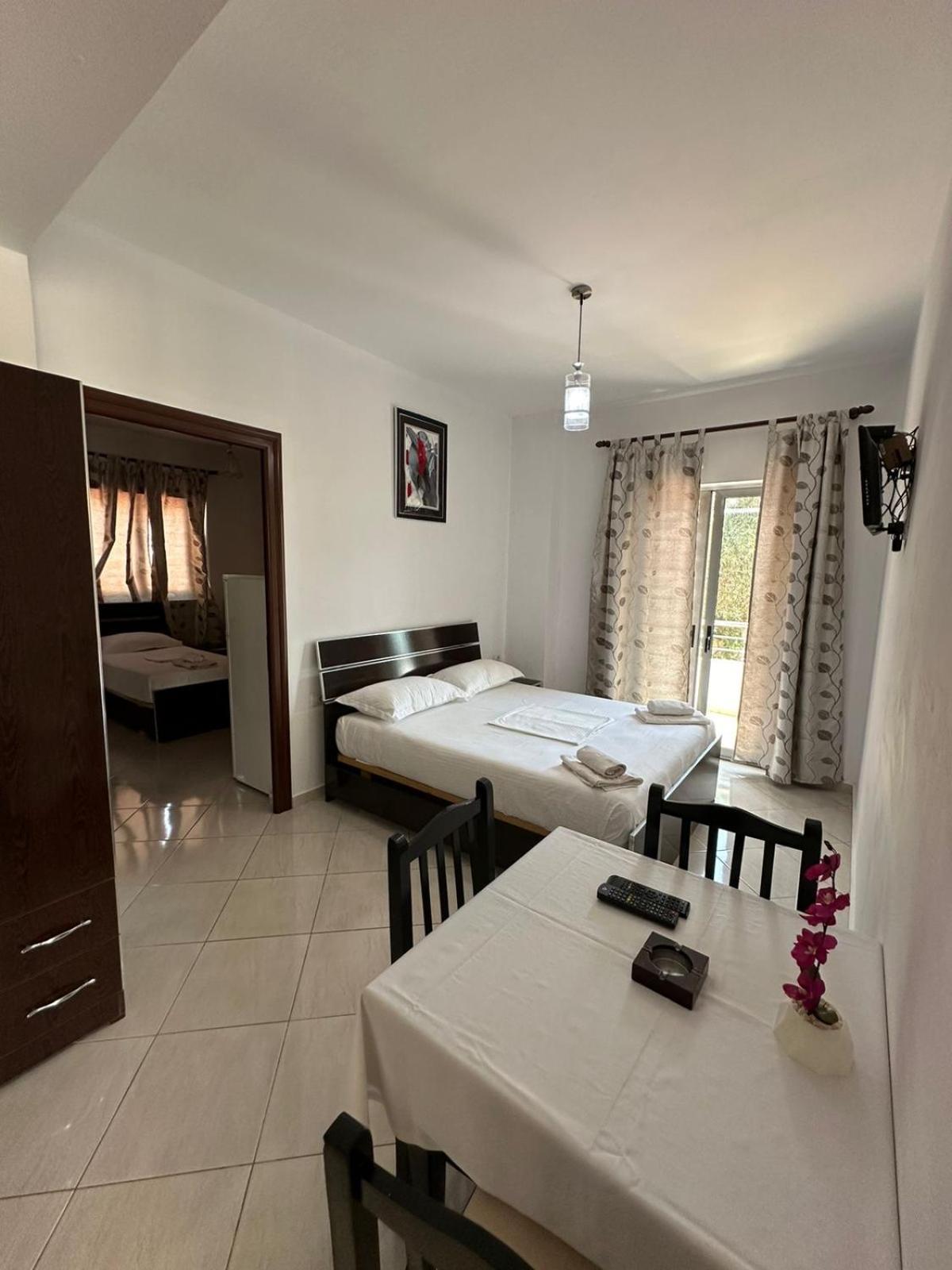 Esmeralda Hotel & Restaurant Ksamil Bagian luar foto