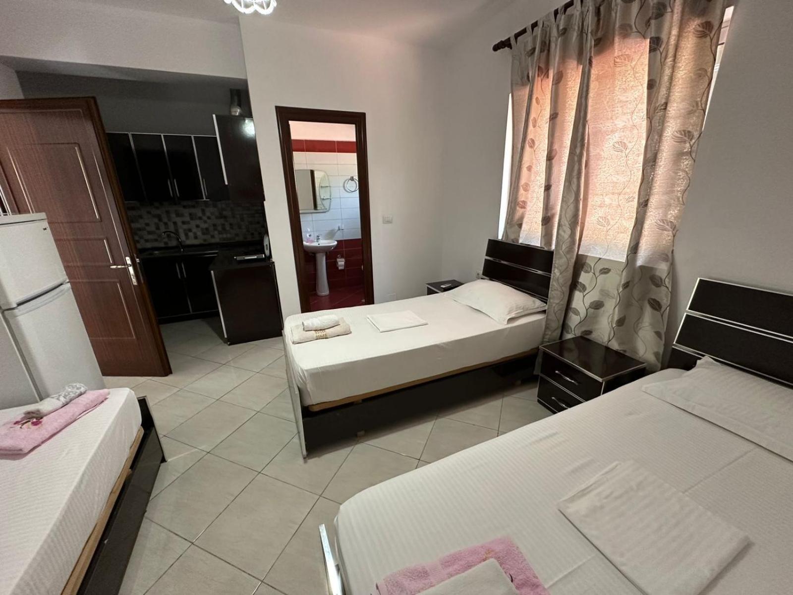 Esmeralda Hotel & Restaurant Ksamil Bagian luar foto