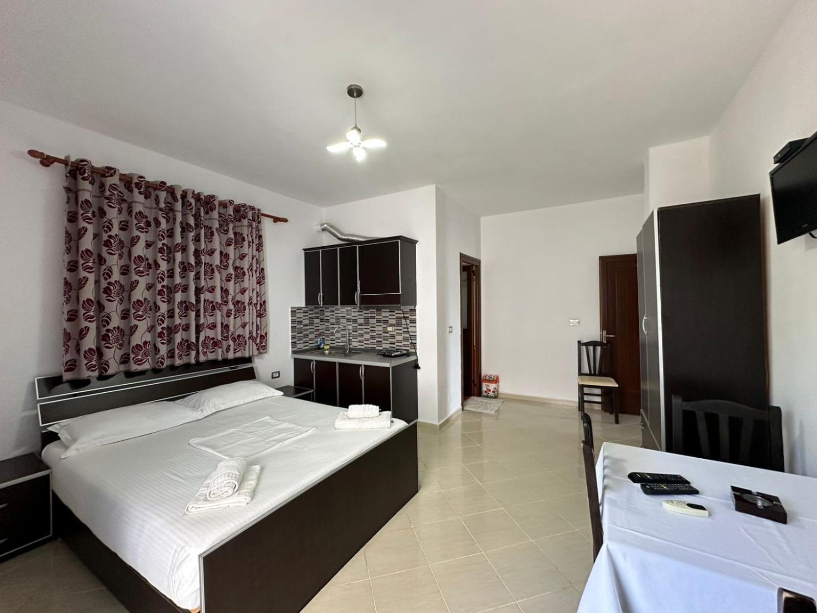 Esmeralda Hotel & Restaurant Ksamil Bagian luar foto